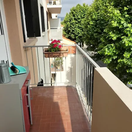 Location A Juan Les Pins アパート