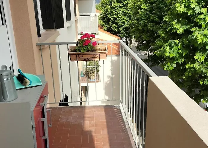Location A Juan Les Pins アパート